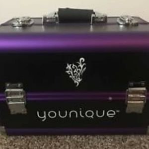 Younique selfie trunk